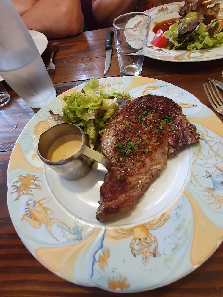 Entrecôte Sauce Camenbert Ou Poivre Frites
